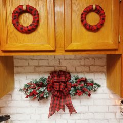 2021 Kitchen Christmas Swag and Wreaths